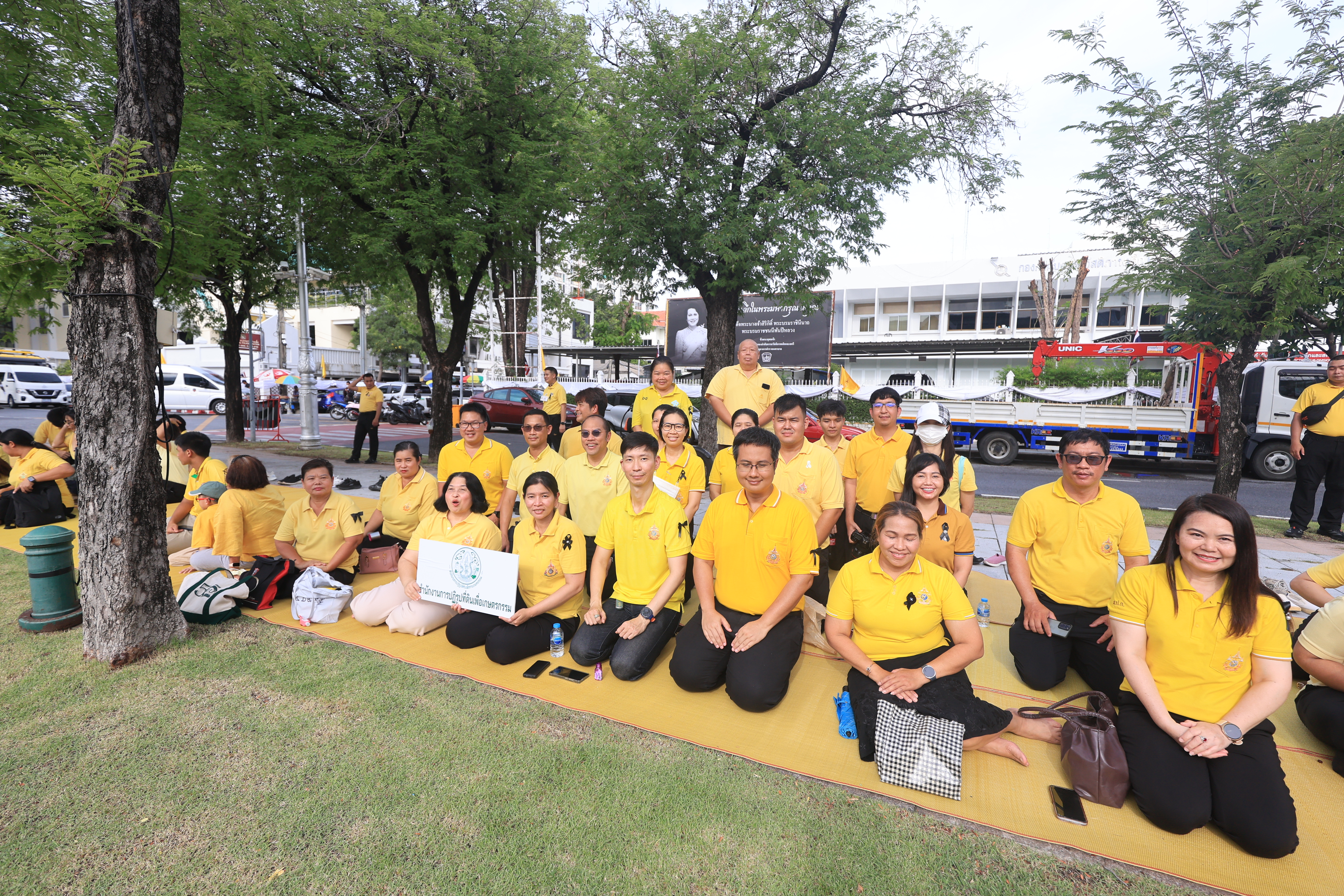 title - ส.ป.ก. ร่วมเฝ้ารับเสด็จฯ พระบาทสมเด็จพระเจ้าอยู่หัว และ สมเด็จพระนางเจ้า ฯ พระบรมราชินี เนื่องในโอกาสเสด็จพระราชดำเนินไปในการ พระราชพิธีเฉลิมพระชนมพรรษา 28 กรกฎาคม 2569